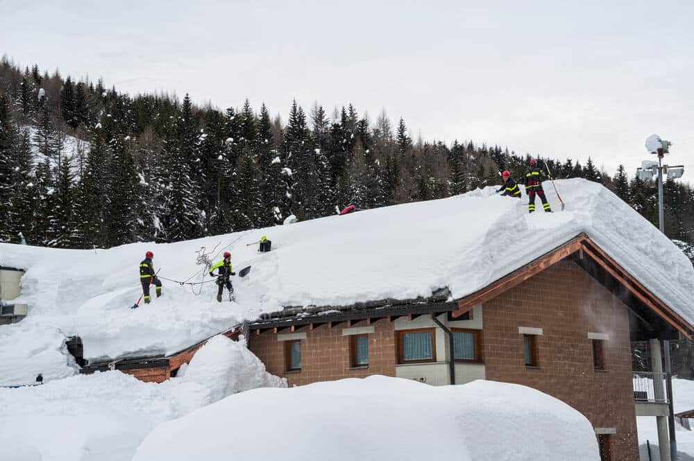 How Do You Know When to Remove Snow From Your Roof?